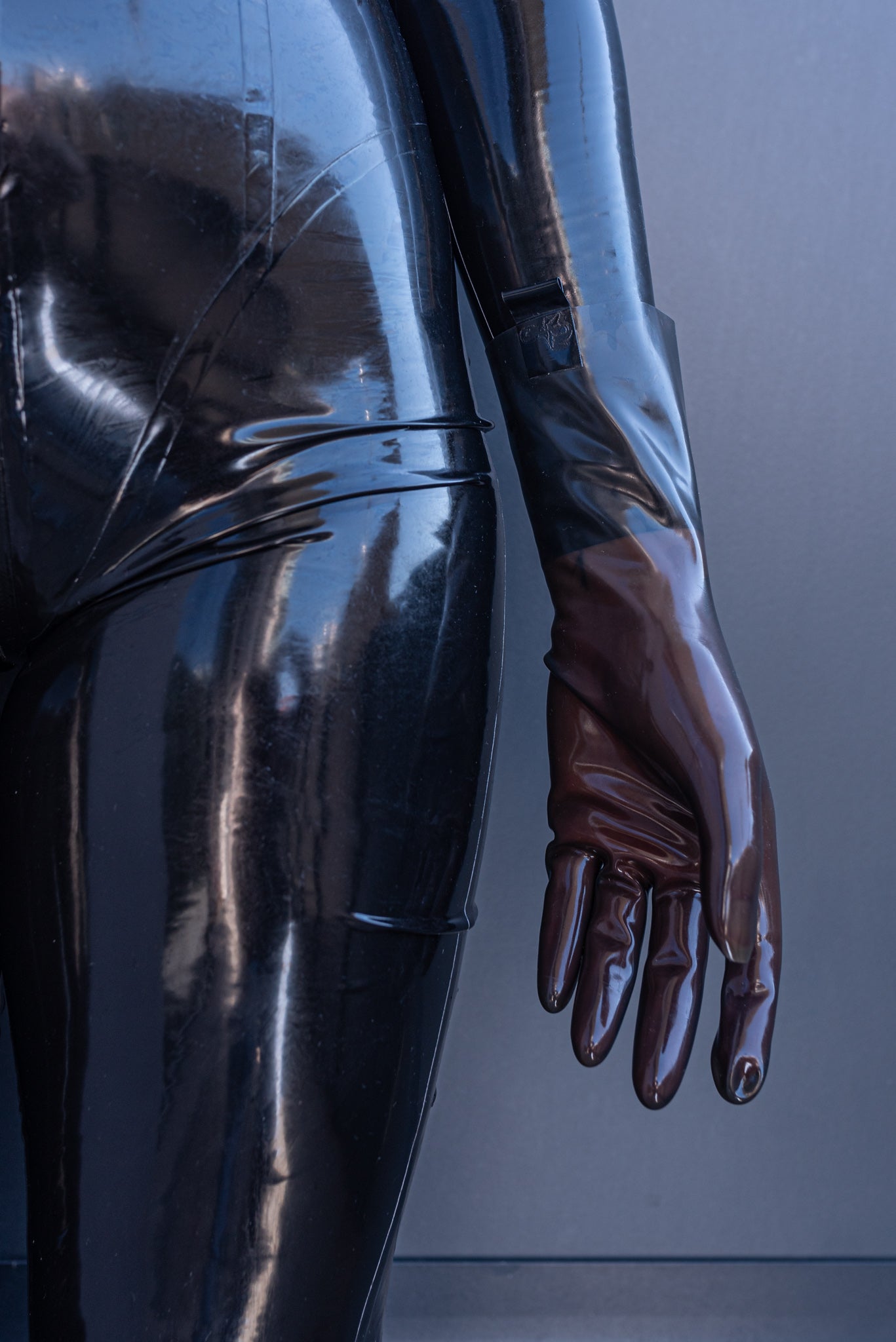 Latexhandschuhe – Gehorsam zum Greifen nah